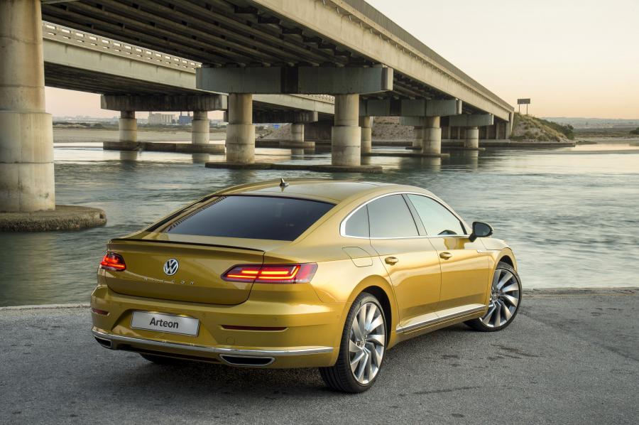  Volkswagen Arteon R-Line 2018 года  (ZA) (фото 16 из 25)